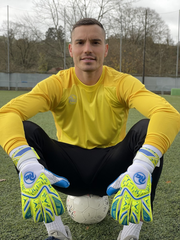 Imagen Camiseta portero larga amarilla 5 600x800 1.jpeg